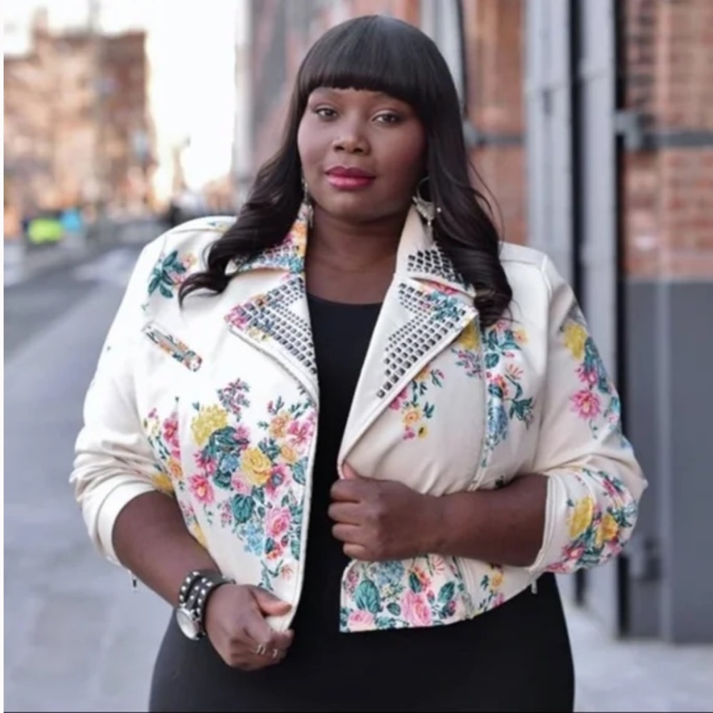 Ashley Nell Tipton pleather cream and floral studded Moto jacket size 0x